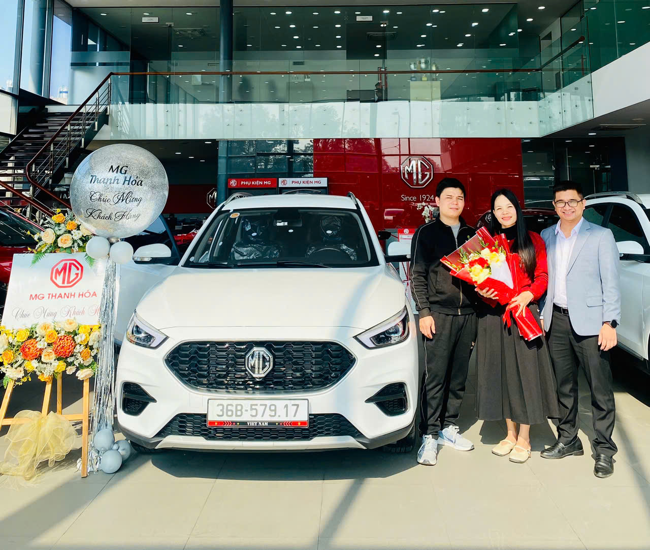 Khoảnh khắc bàn giao xe cho khách hàng tại MG Thanh Hoá — ảnh 1